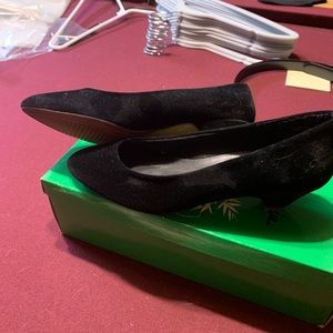 Annie black velvet pumps size 6